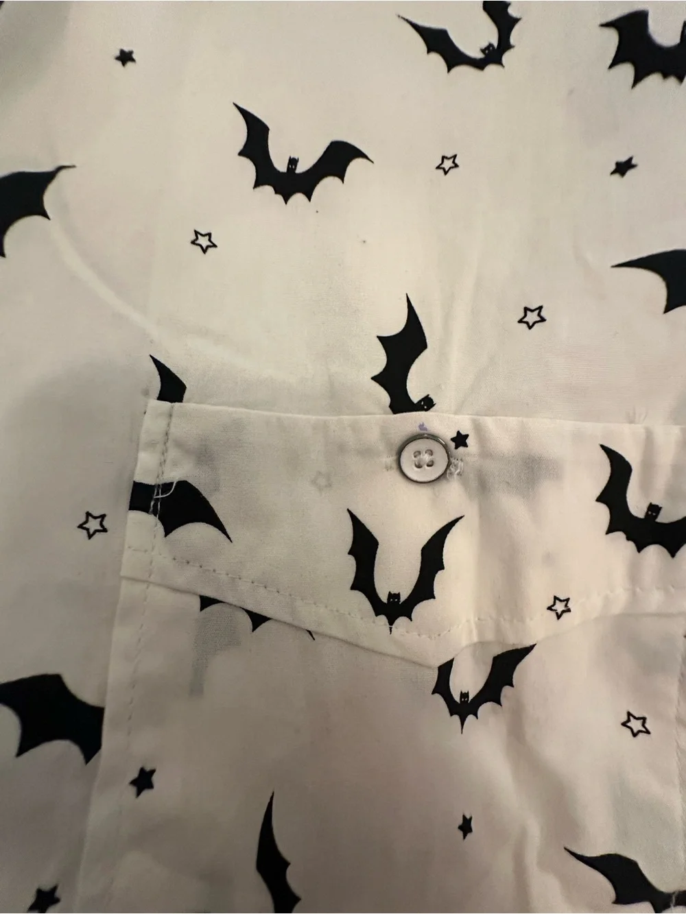 Free Planet White Short-Sleeve Button-Up Shirt with Black Bat Print Spooky